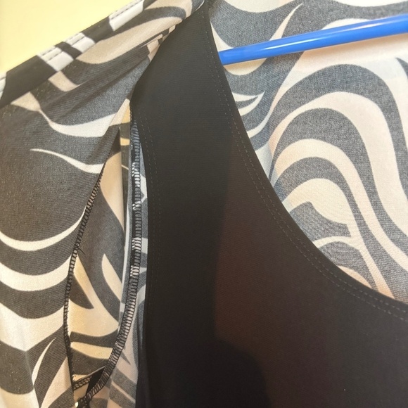 Notations Black/White Zebra Print Stretch Pullover Blouse w/ Built In Cami - Picture 8 of 13